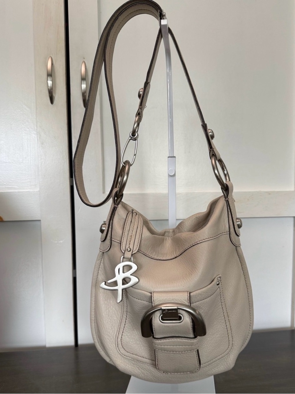 B. Makowsky Westbourne Cream Pebbled Leather Crossbody Shoulder Handbag